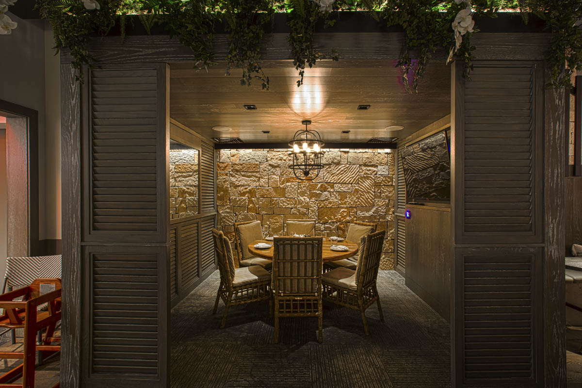 Intimate seating area at night at Del Mar restaurant in Naples, Florida